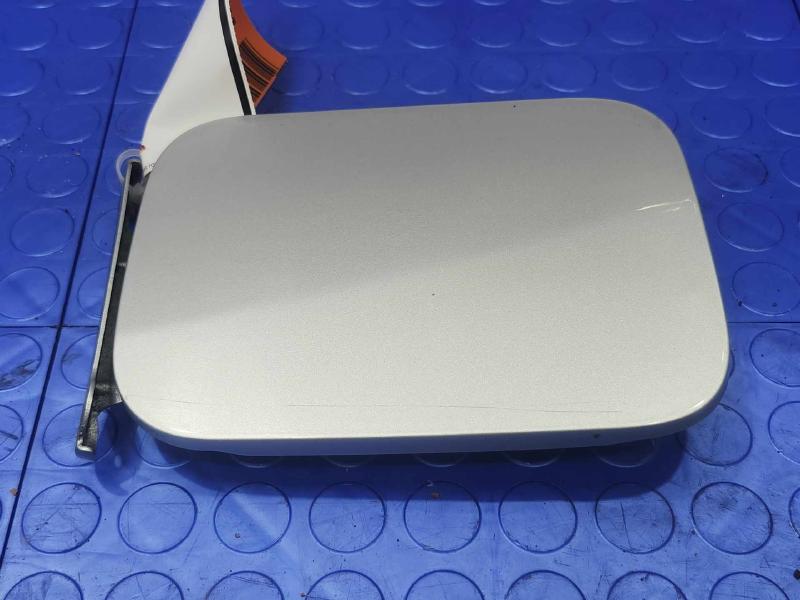 2008 Infiniti G35 Fuel Tank Door