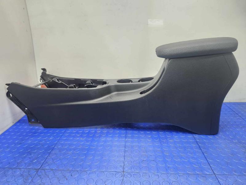 2019 Kia Forte Front Console