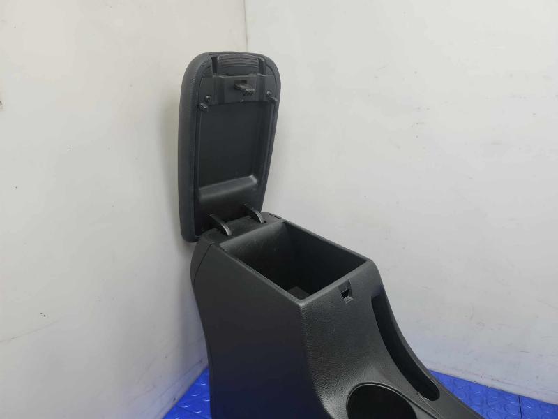 2019 Kia Forte Front Console