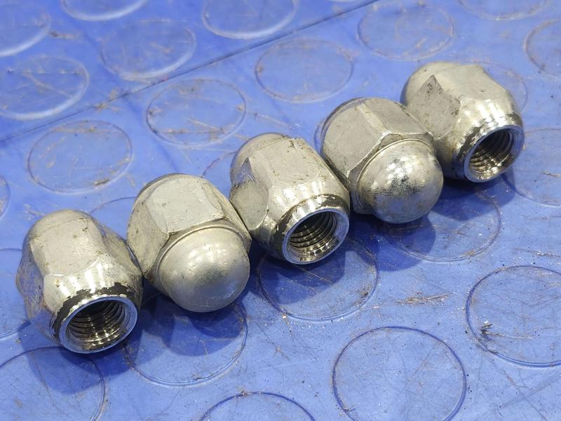 2021 Toyota RAV4 Lug Nuts