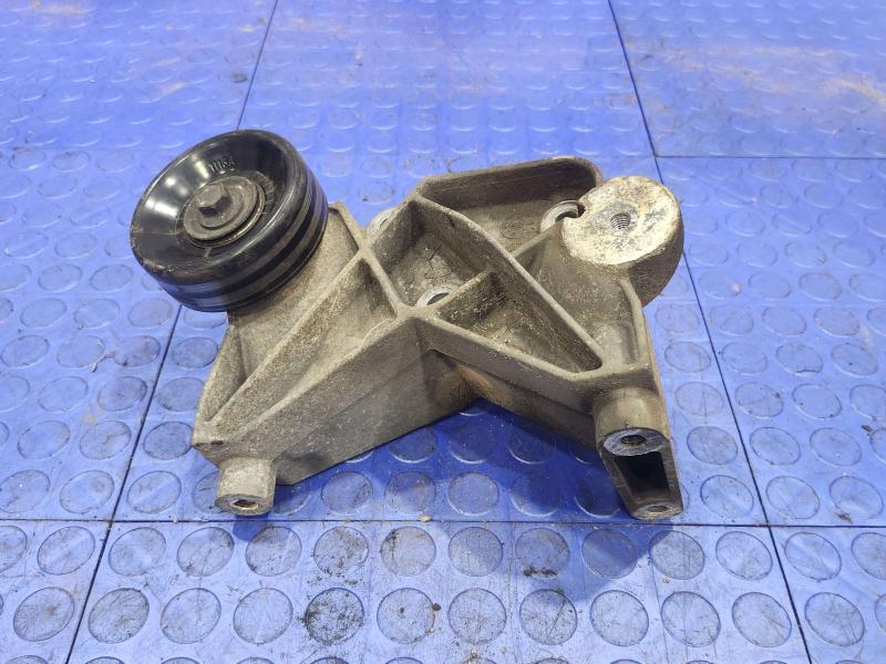 2004 Ford Explorer Alternator Bracket