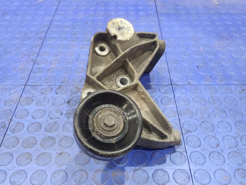 2004 Ford Explorer Alternator Bracket