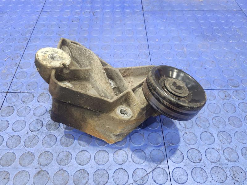 2004 Ford Explorer Alternator Bracket