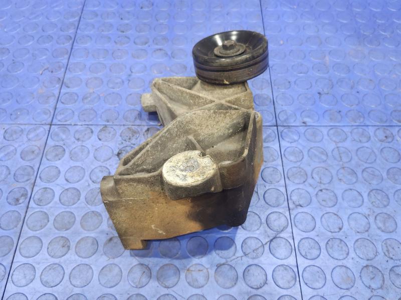2004 Ford Explorer Alternator Bracket