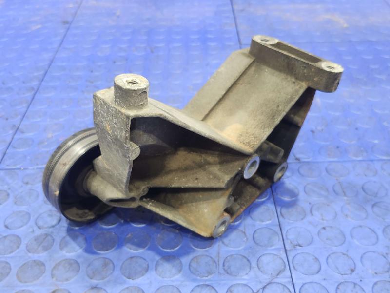 2004 Ford Explorer Alternator Bracket
