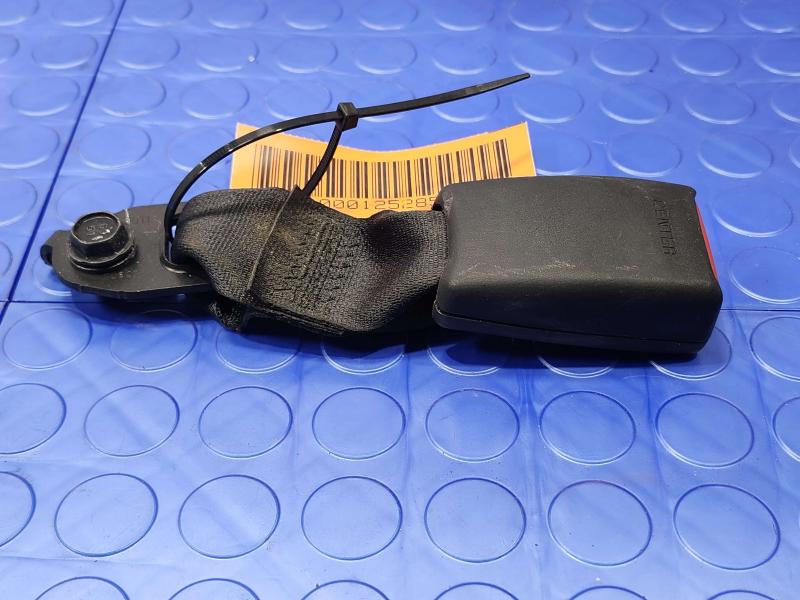 2011 Infiniti QX56 Rear Seat Belt
