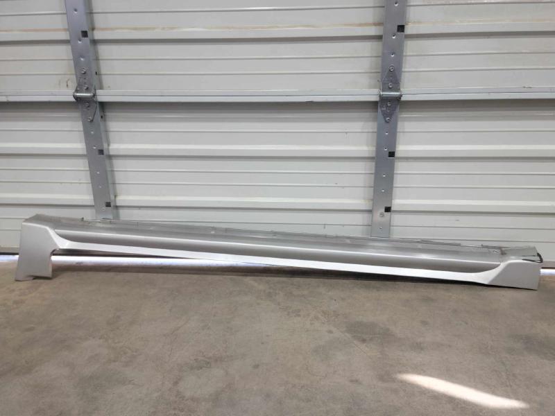 2008-2010 Saturn Vue Rocker Molding Side Skirt Right Passenger Side OEM 19152924,RH