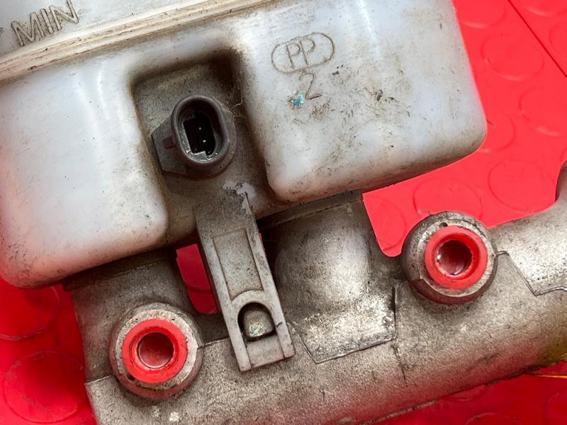 2008 Chevrolet Suburban Master Cylinder