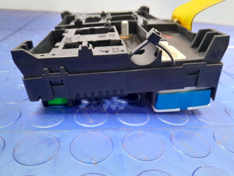 2018 BMW 740I Engine Fuse Box