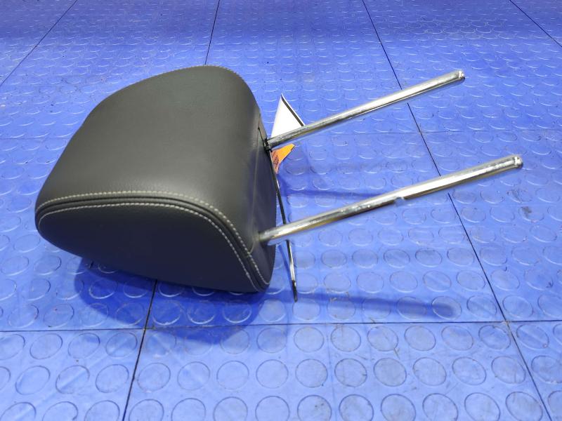 2018 Volkswagen Passat Headrest