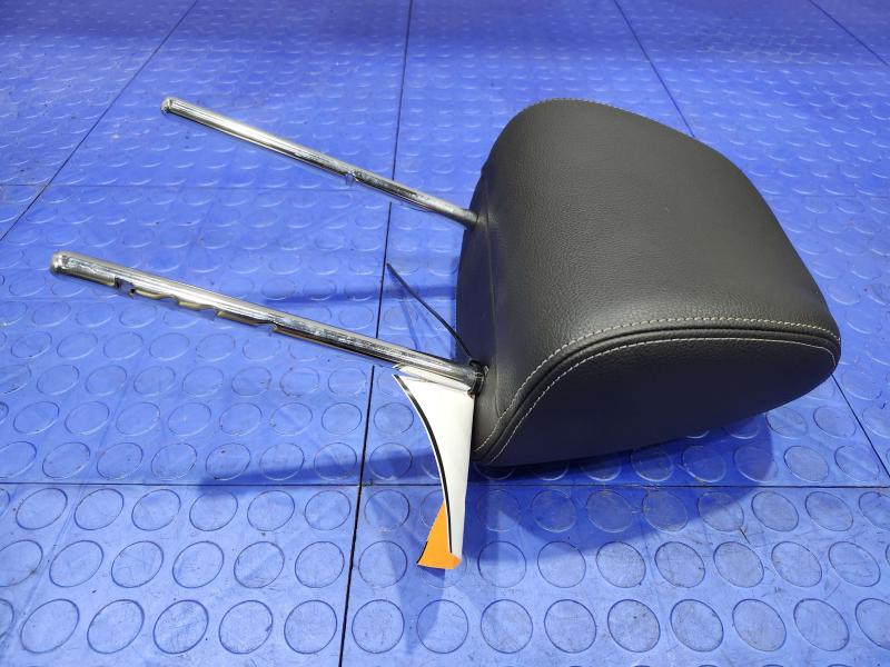 2018 Volkswagen Passat Headrest