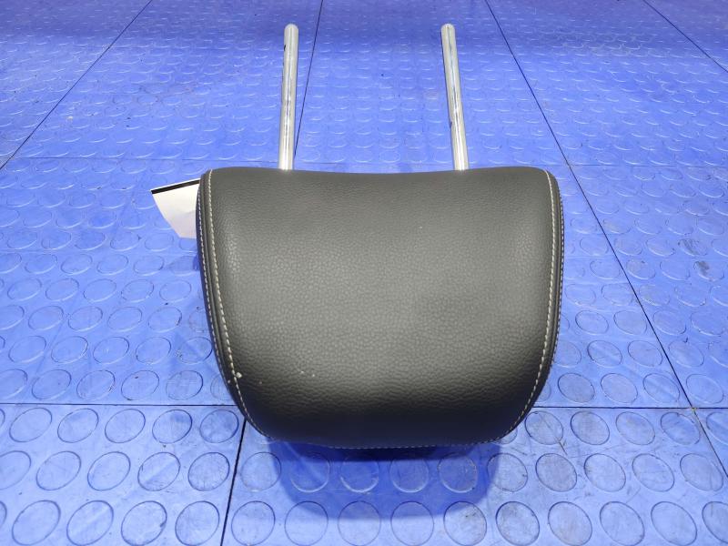 2018 Volkswagen Passat Headrest