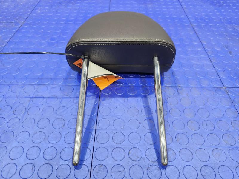 2018 Volkswagen Passat Headrest
