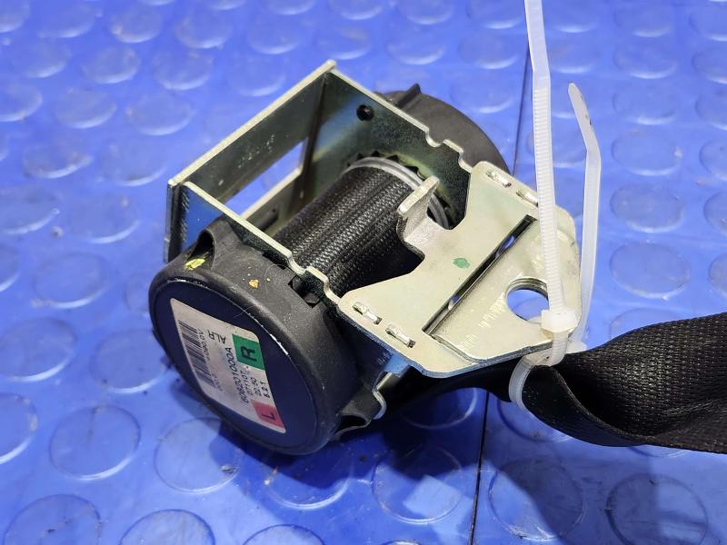 2008 BMW 128i Rear Seat Belt