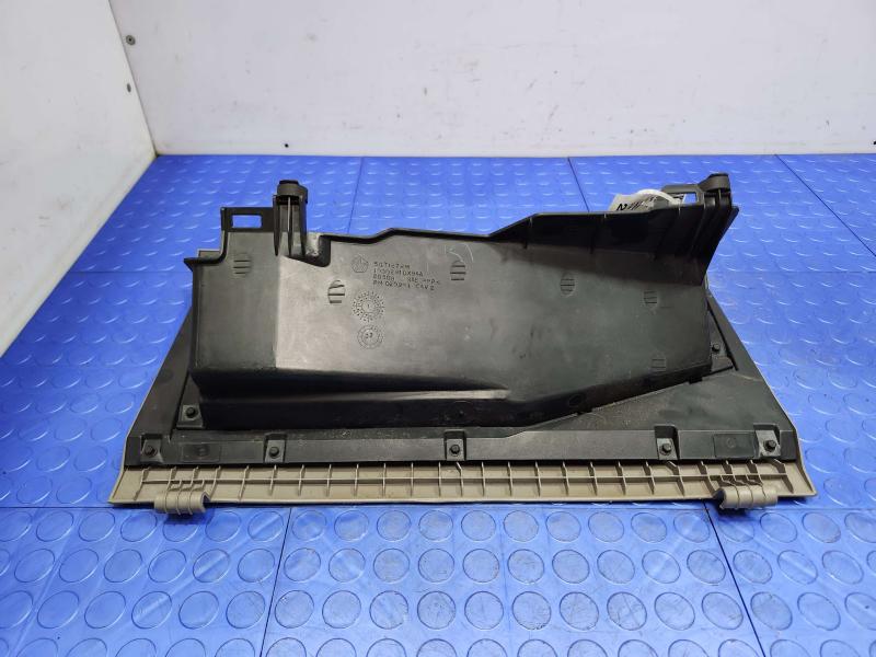 2002 Dodge Ram 1500 Glove Box
