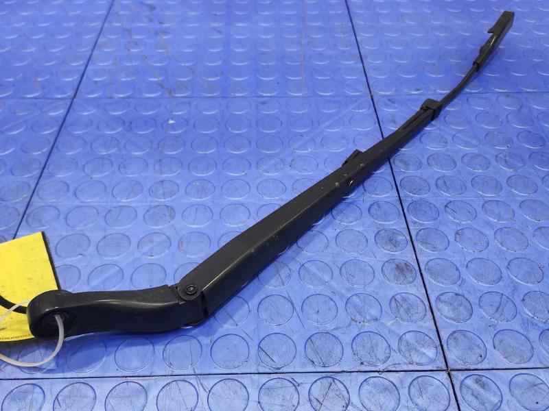 2007 Cadillac Escalade Windshield Wiper Arm Left Driver Side OEM 25872299