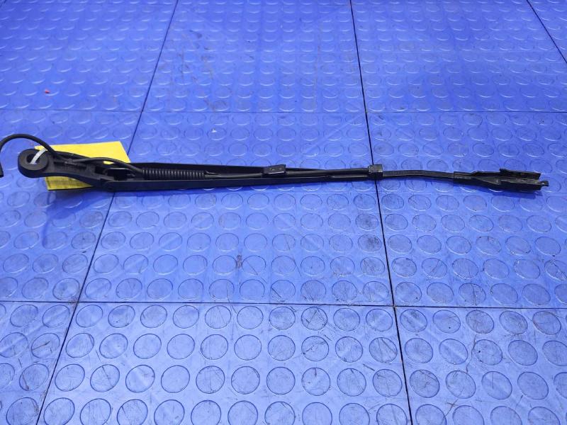 2007 Cadillac Escalade Windshield Wiper Arm Left Driver Side OEM 25872299
