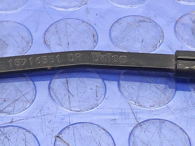 2007 Cadillac Escalade Windshield Wiper Arm Left Driver Side OEM 25872299