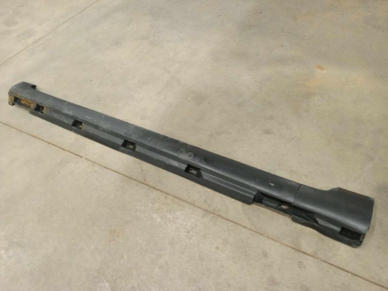 2006 Volkswagen Passat Rocker Moulding