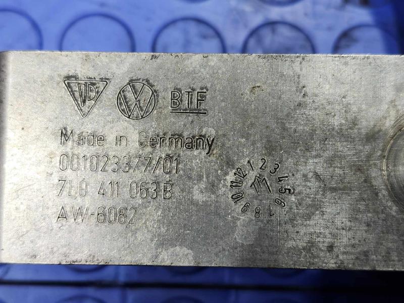 2011-2017 Volkswagen Touareg 37mm Front Stabilizer Bar Swaybar OEM 7P0411025B