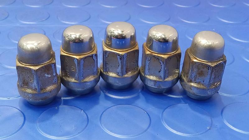 2008 Chevrolet Impala Lug Nuts