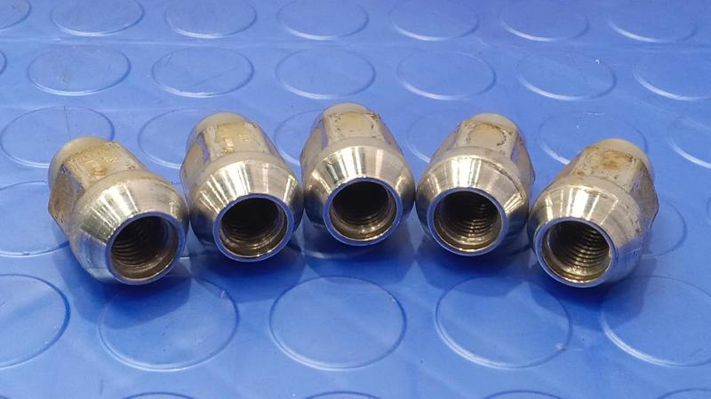 2008 Chevrolet Impala Lug Nuts