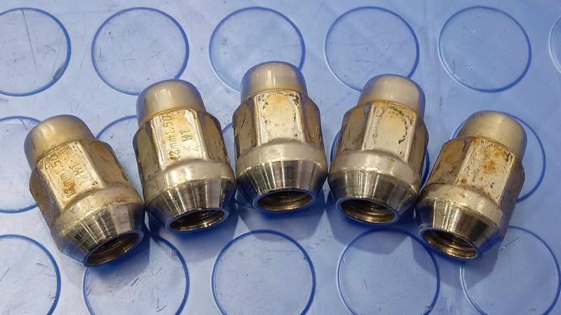 2008 Chevrolet Impala Lug Nuts