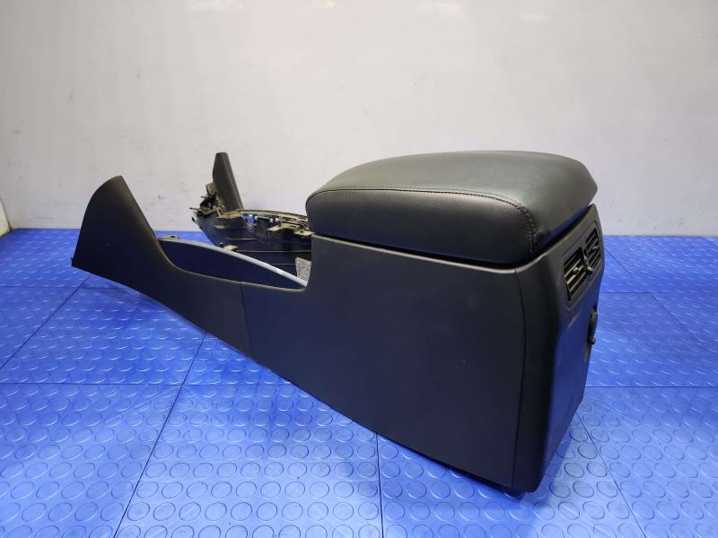2013 Infiniti FX35 Front Console
