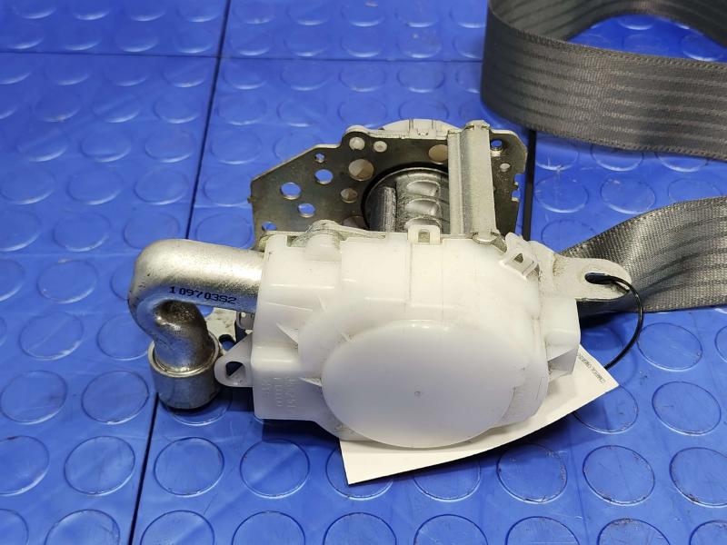 2010 Toyota Prius Front Seat Belt