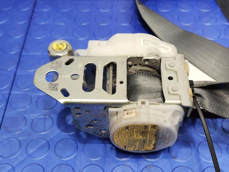 2010 Toyota Prius Front Seat Belt