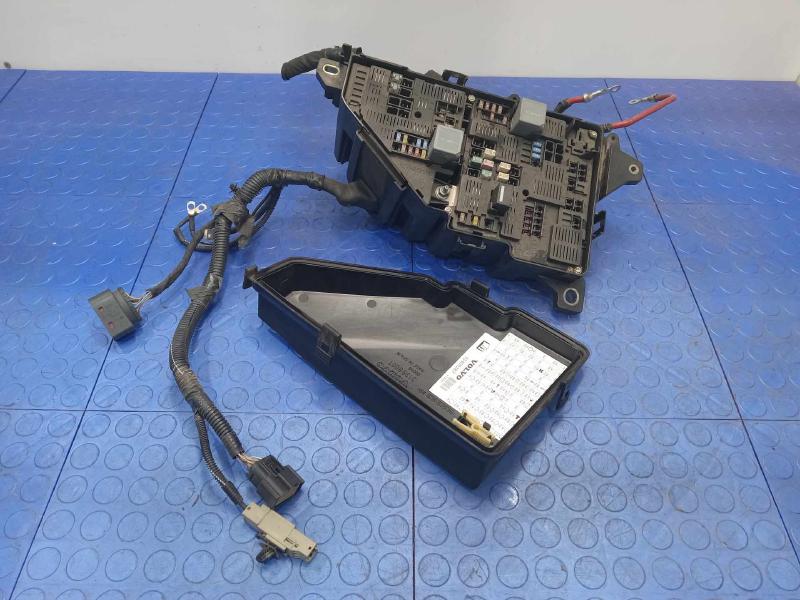 2016-2023 Volvo XC90 Engine Fuse Box Relay Junction Block Assembly OEM 313980021 313980039
