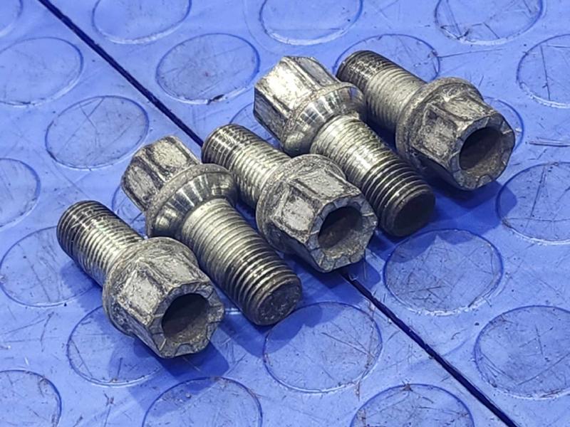 2015 Volkswagen Golf Lug Nuts
