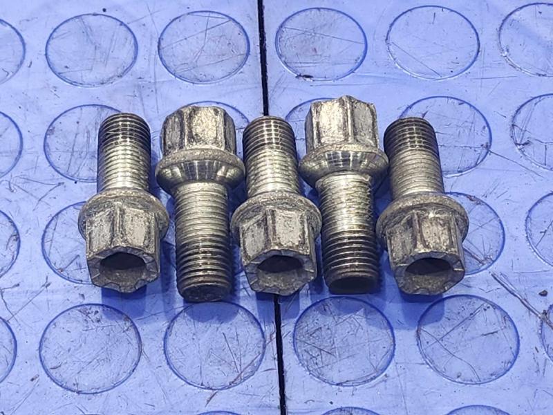 2015 Volkswagen Golf Lug Nuts