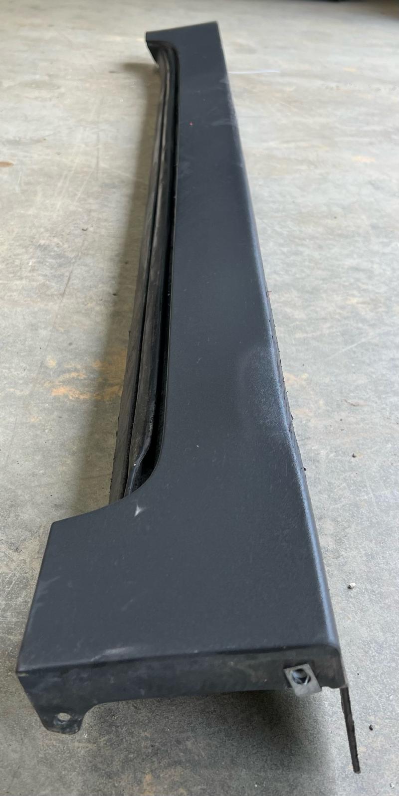 2012 Chevrolet Volt Rocker Moulding