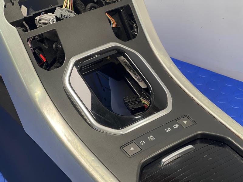 2012 Land Rover Evoque Front Console