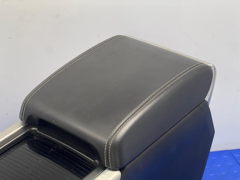 2012 Land Rover Evoque Front Console