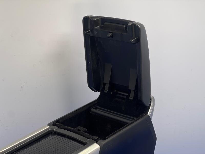2012 Land Rover Evoque Front Console