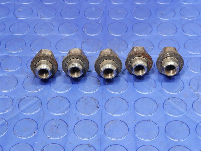2010 Toyota Prius Lug Nuts
