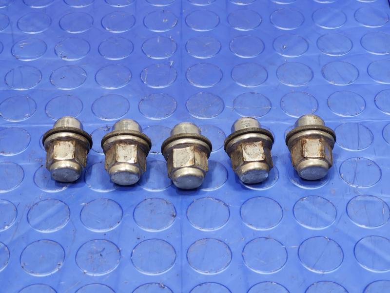 2010 Toyota Prius Lug Nuts
