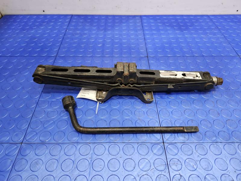 2010 Toyota Prius Jack Assembly