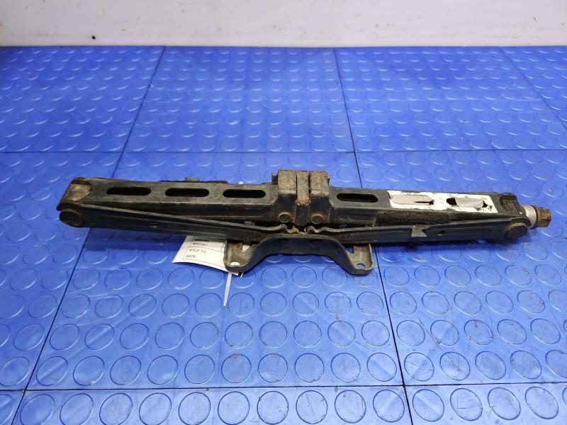 2010 Toyota Prius Jack Assembly