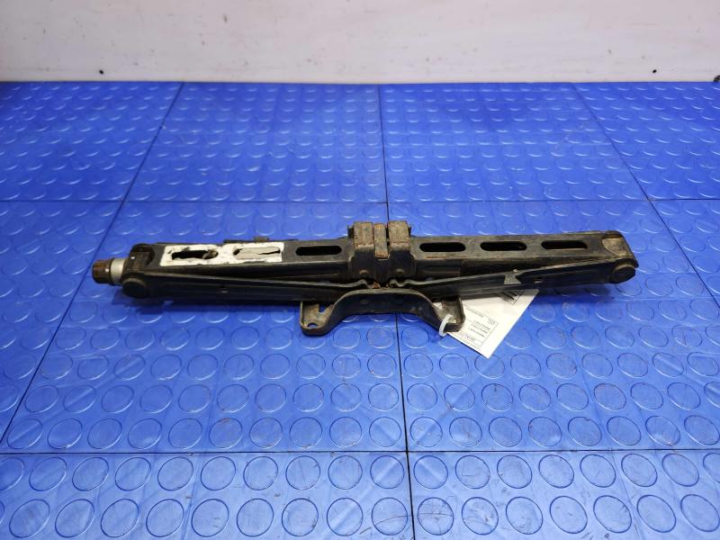 2010 Toyota Prius Jack Assembly
