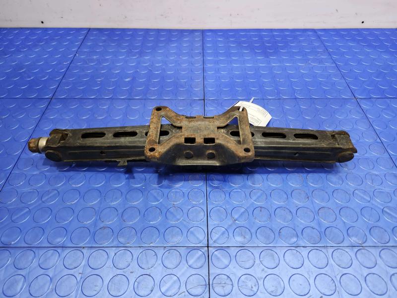 2010 Toyota Prius Jack Assembly