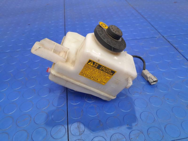2010-2015 Toyota Prius 1.8L Brake Master Cylinder Reservoir OEM 4722047080