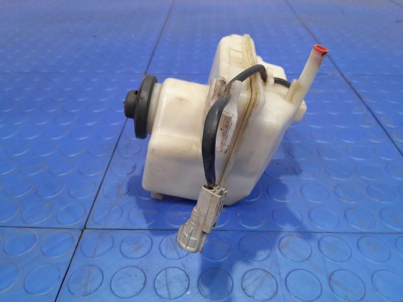 2010-2015 Toyota Prius 1.8L Brake Master Cylinder Reservoir OEM 4722047080