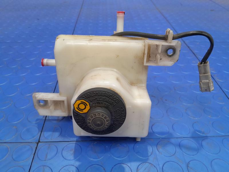 2010-2015 Toyota Prius 1.8L Brake Master Cylinder Reservoir OEM 4722047080