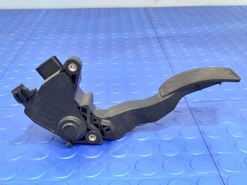 2013-2019 Nissan Versa Accelerator Pedal Assembly Genuine OEM Part 18002-4DA0B