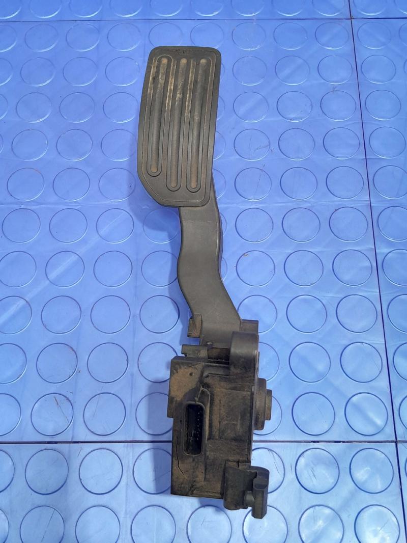 2013-2019 Nissan Versa Accelerator Pedal Assembly Genuine OEM Part 18002-4DA0B