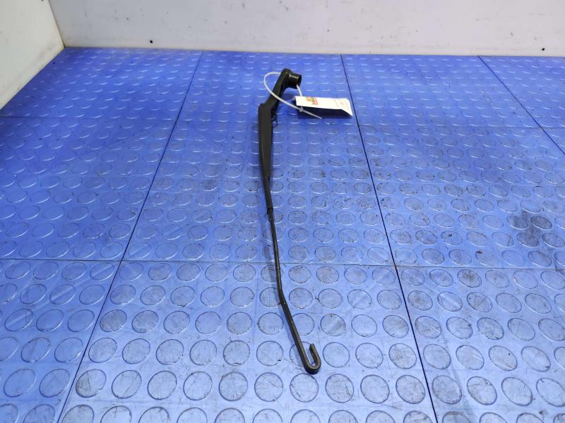 2010 Dodge Challenger Wiper Arm