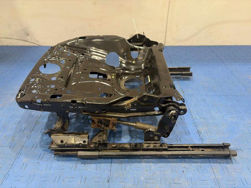 2015 Volkswagen Passat Seat Track